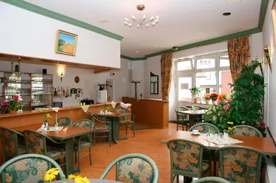 Ein Restaurant oder anderes Speiselokal in der Unterkunft Hotel Stadt Reinfeld