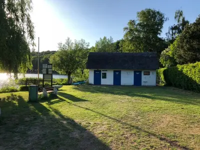Ein Garten an der Unterkunft Ferienhaus Bäk-Ratzeburg