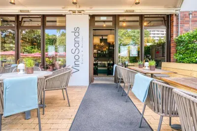 Ein Restaurant oder anderes Speiselokal in der Unterkunft Hotel Royal