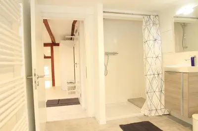 Ein Badezimmer in der Unterkunft Gemütliche Dachgeschoßwohnung mit Altbaucharme