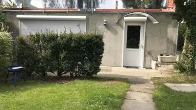 Ein Garten an der Unterkunft Haus Sonnenschein