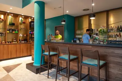 Lounge oder Bar in der Unterkunft Holiday Inn - the niu, Rig Lübeck by IHG