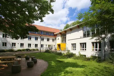 Ein Garten an der Unterkunft Jugendherberge Lübeck Vor dem Burgtor