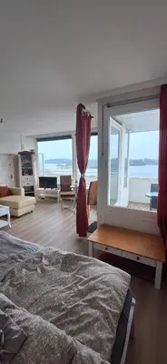 Ein Bett oder Betten in einem Zimmer der Unterkunft Studio mit Seeblick