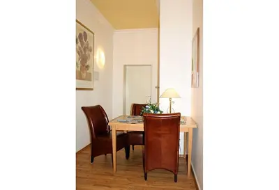 Ein Sitzbereich in der Unterkunft Waldhaus Gronenberg