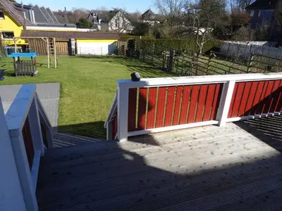 Das Gebäude in dem sich das Ferienhaus befindet