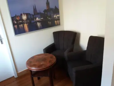 Ein Sitzbereich in der Unterkunft Pensionszimmer Lützowzimmer