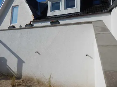 Das Gebäude in dem sich das Ferienhaus befindet