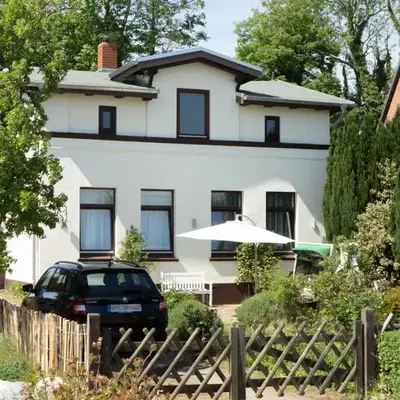 Haus Goldbutt _ M_ Frese