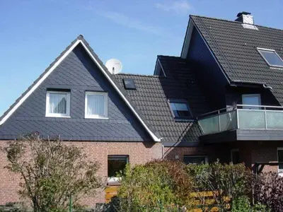 Das Gebäude in dem sich das Ferienhaus befindet