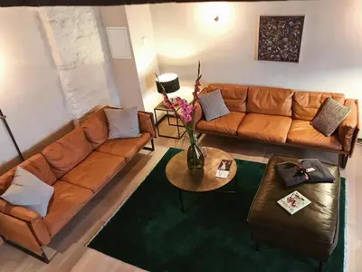 Ein Sitzbereich in der Unterkunft Fisher's Loft Hotel