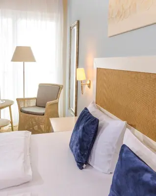 Ein Bett oder Betten in einem Zimmer der Unterkunft Mein Strandhaus - Hotel, Restaurant & Schwimmbad