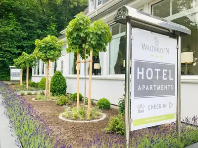 Ein Garten an der Unterkunft Hotel Waldhusen - Adults Only