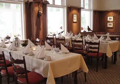 Ein Restaurant oder anderes Speiselokal in der Unterkunft Hotel Waldhusen - Adults Only