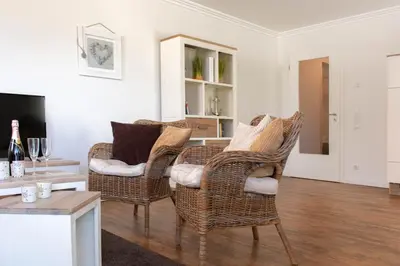 Ein Sitzbereich in der Unterkunft Ferienwohnung Dünenhäuser App. A2