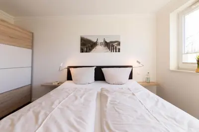 Ein Bett oder Betten in einem Zimmer der Unterkunft Ferienwohnung Dünenhäuser App. A2