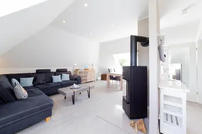 Ein Sitzbereich in der Unterkunft Ferienwohnung Ostseenest