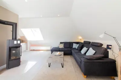 Ein Sitzbereich in der Unterkunft Ferienwohnung Ostseenest
