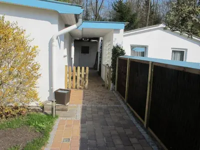 Das Gebäude in dem sich das Ferienhaus befindet