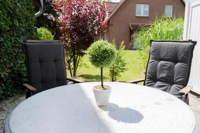 Ein Garten an der Unterkunft Ferienwohnung Gorch Fock Park Appartement 19