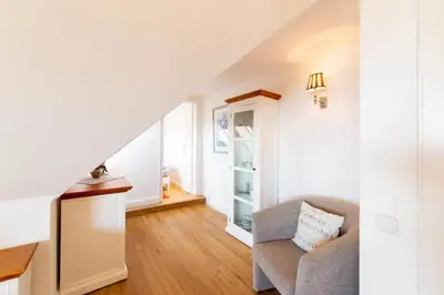 Ein Sitzbereich in der Unterkunft Ferienwohnung Lachmöwe