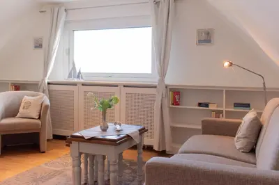 Ein Sitzbereich in der Unterkunft Ferienwohnung Lachmöwe