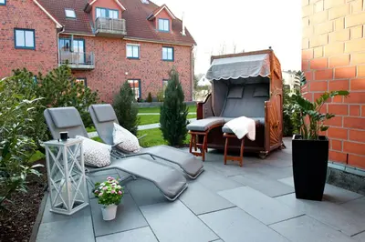 Ein Garten an der Unterkunft Ferienwohnung Petit Palais