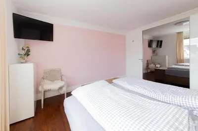 Ein Bett oder Betten in einem Zimmer der Unterkunft Ferienwohnung Ostseestübchen