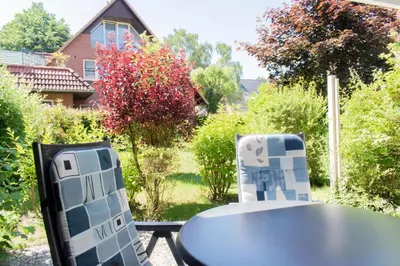 Ein Garten an der Unterkunft Ferienwohnung Gorch Fock Park Appartement 16