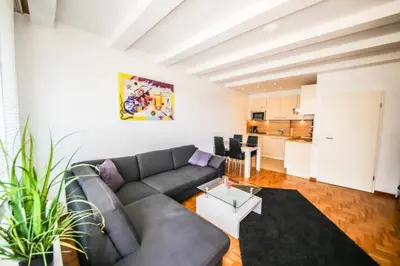Ein Sitzbereich in der Unterkunft Ferienwohnung Sandburg