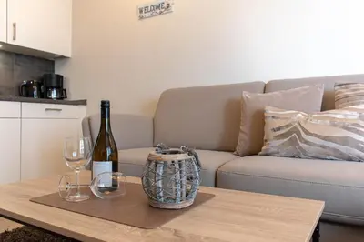 Ein Sitzbereich in der Unterkunft Ferienwohnung Seebrücke 04