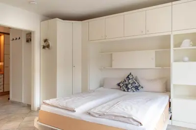 Ein Bett oder Betten in einem Zimmer der Unterkunft Ferienwohnung Seesternresidenz App.12