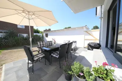 Ein Balkon oder eine Terrasse in der Unterkunft Ferienwohnung Strandhaus Möwenberg App.2