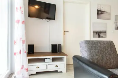 TV/Unterhaltungsangebot in der Unterkunft Ferienwohnung Strandvilla Augustusbad 14
