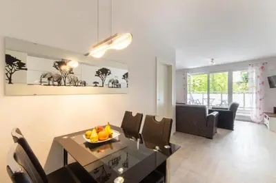 Ein Sitzbereich in der Unterkunft Ferienwohnung Strandvilla Augustusbad 14
