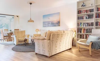 Ein Sitzbereich in der Unterkunft Ferienwohnung Villa Miramare