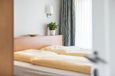 Ein Bett oder Betten in einem Zimmer der Unterkunft Apartmenthaus Seehof