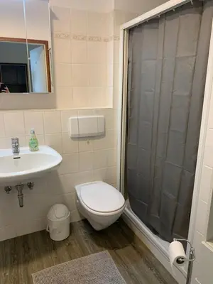 Ein Badezimmer in der Unterkunft Panoramablick über den See