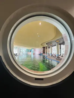 Der Swimmingpool an oder in der Nähe von Panoramablick über den See