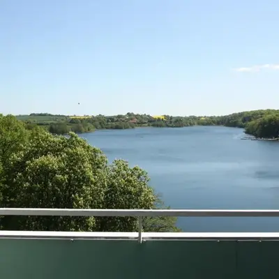 Panoramablick über den See