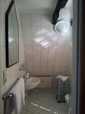 Ein Badezimmer in der Unterkunft Altes Zollhaus am Klinikum