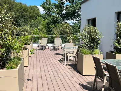 Ein Garten an der Unterkunft White Pearl Apartment 4 01