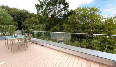 Ein Balkon oder eine Terrasse in der Unterkunft White Pearl Apartment 4 02