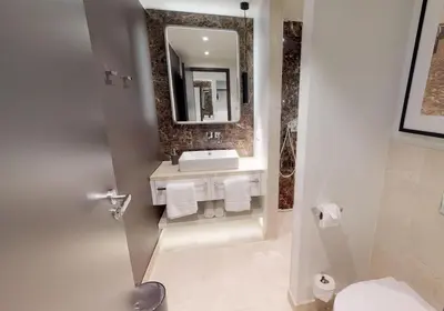 Ein Badezimmer in der Unterkunft White Pearl Apartment 2.14