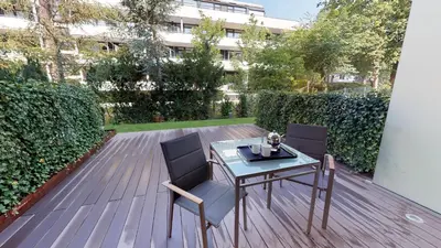 Ein Garten an der Unterkunft White Pearl Apartment 0.15