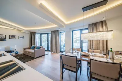 Ein Sitzbereich in der Unterkunft White Pearl Apartment 2.01