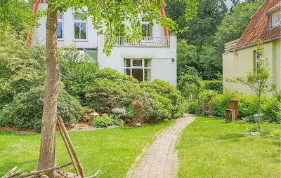Ein Garten an der Unterkunft Holiday Apartment In Lubeck