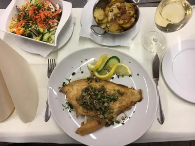 Essen im Hotel oder in der Nähe