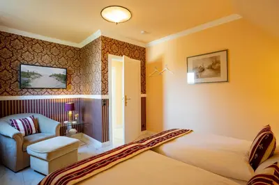 Ein Bett oder Betten in einem Zimmer der Unterkunft Ferienwohnung Birkenallee 55