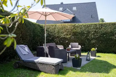 Ein Garten an der Unterkunft Ferienwohnung Birkenallee 55